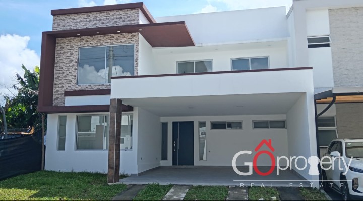 Venta de Casa en Condominio Distrito San Juan - Tres Ríos